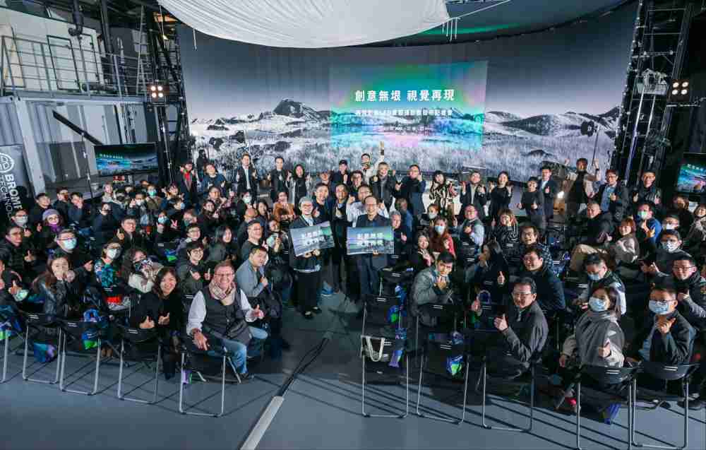 再现影像LED虚拟制作摄影棚整合拍摄场景、、、内容制作、、、、技术指导到设备租借一站式服务，，，可望提升LED虚拟制作的影视效能，，，，进而产出更多高质量细致作品