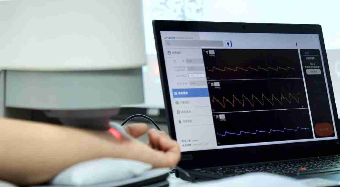 优游UB8耘康以高解析与拟真的显示技术，，，将其应用于中医检测，，提供“中医数位化检测方案”，，使传统中医检测结果数据化与可视化