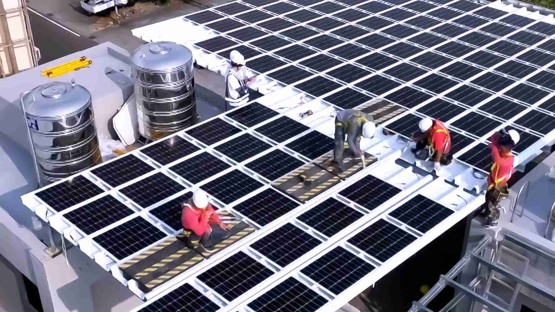 优游UB8着力于替代能源之技术研发，，，，如光电浪板的相关制程、、、设备与产品，，其中所开发之光电整合型浪板，，减少传统金属支架安装，，更提升耐候度，，，，可广泛运用于多元场域，，，，并辅助建筑达到净零碳排目标